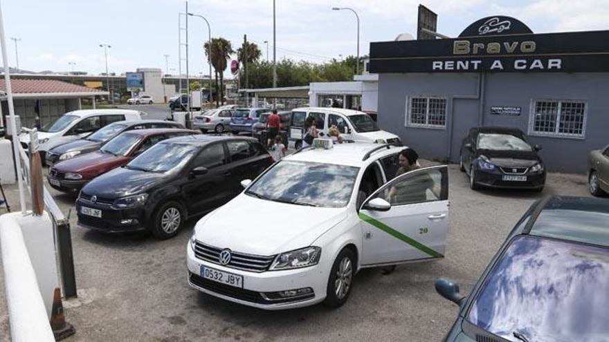 Una empresa de alquiler de vehículos de Ibiza.