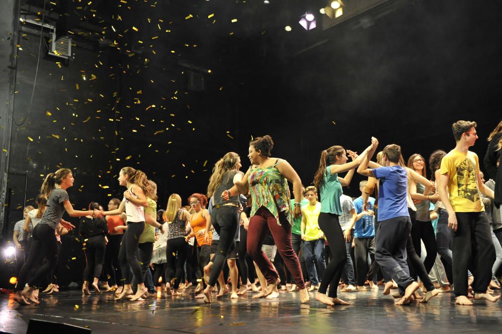 350 alumnes d''ESO ballen al Fem Dansa!