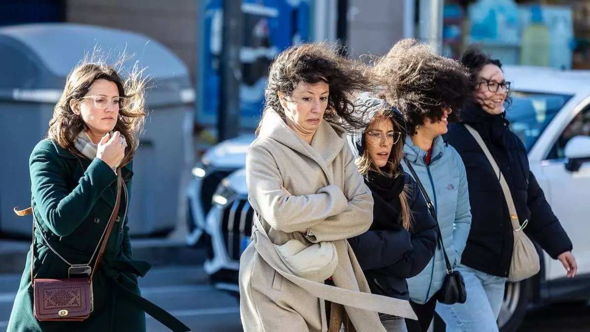 La provincia de Alicante arranca la semana en alerta por fuertes rachas de viento