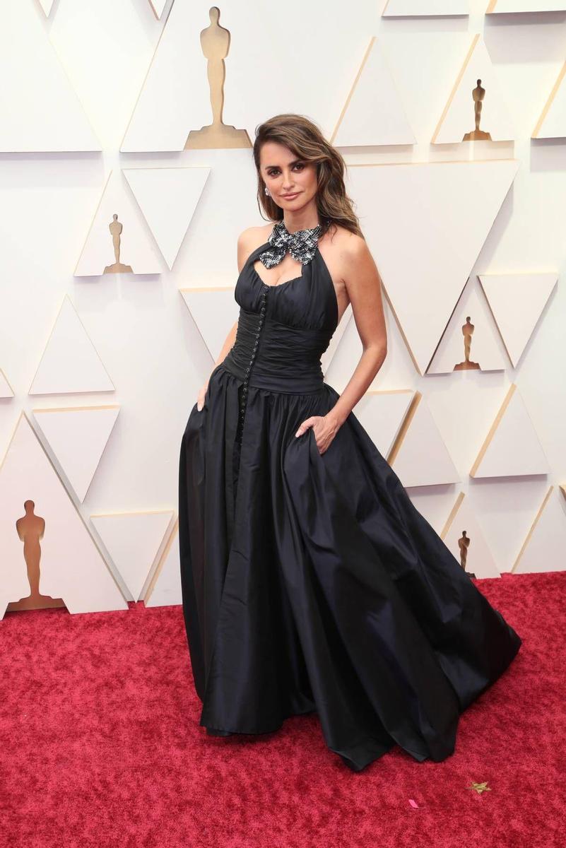 Penélope Cruz, con vestido de Chanel, en los Premios Oscar 2022