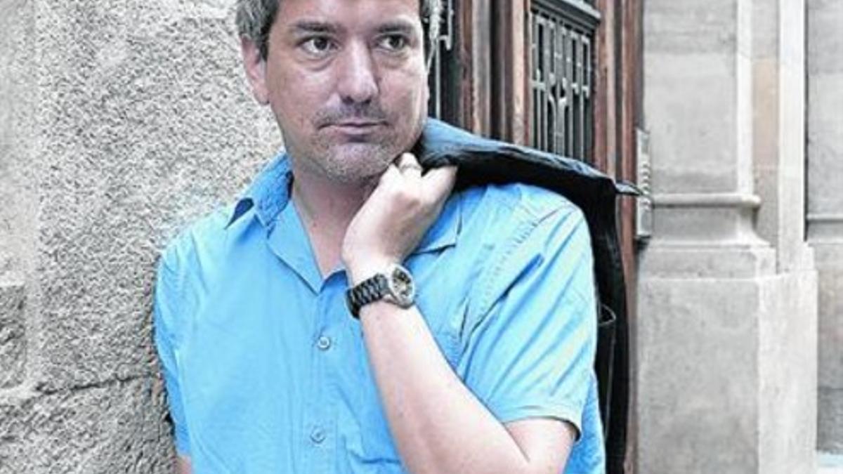 El escritor Santiago Roncagliolo en la calle Princesa de Barcelona.