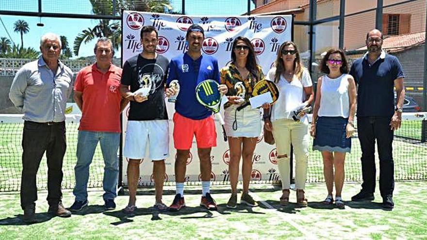 Foto de familia tras la disputa del Campeonato de Canarias absoluto de pádel en las instalaciones de La Calzada.