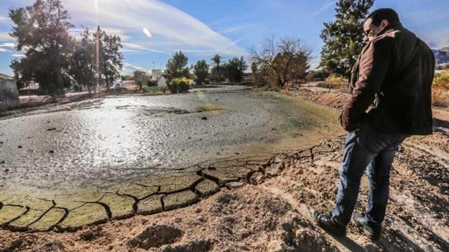 Medio Ambiente pide explicaciones a la CHS sobre el depósito de lodos del río