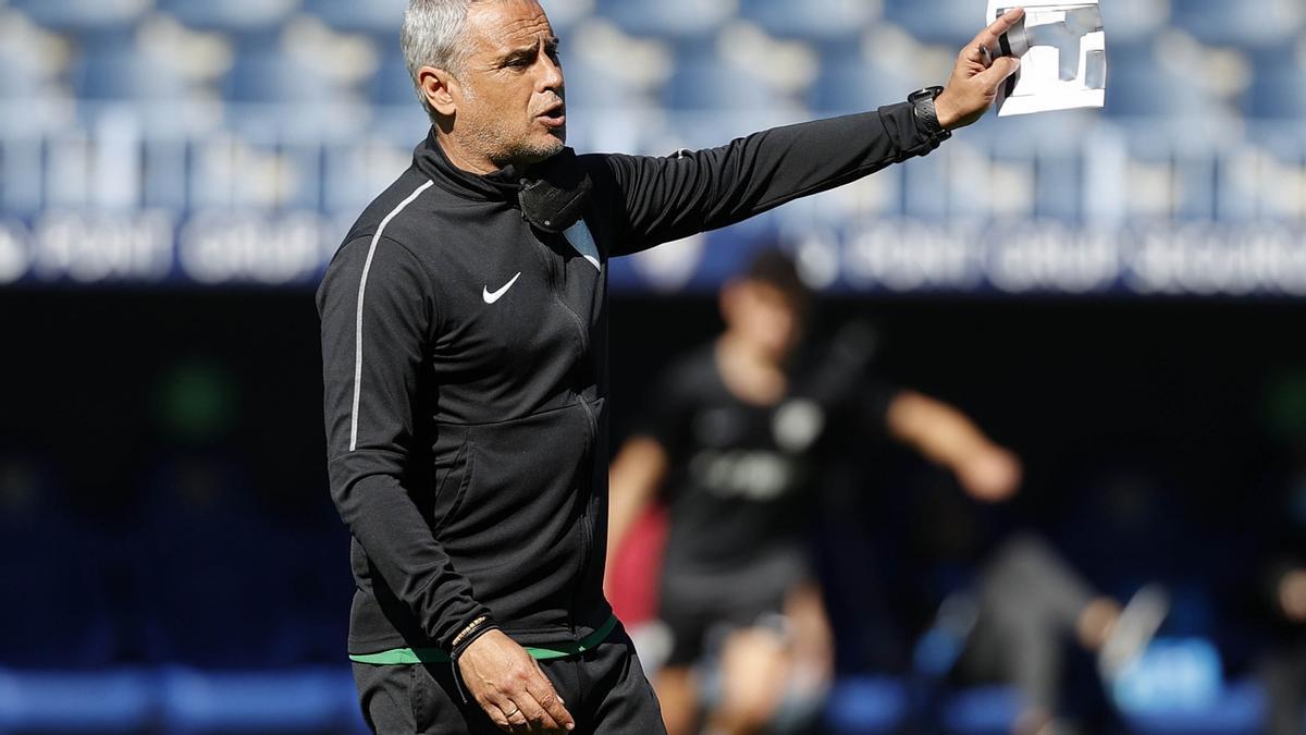 El técnico blanquiazul, dirigiendo un entrenamiento