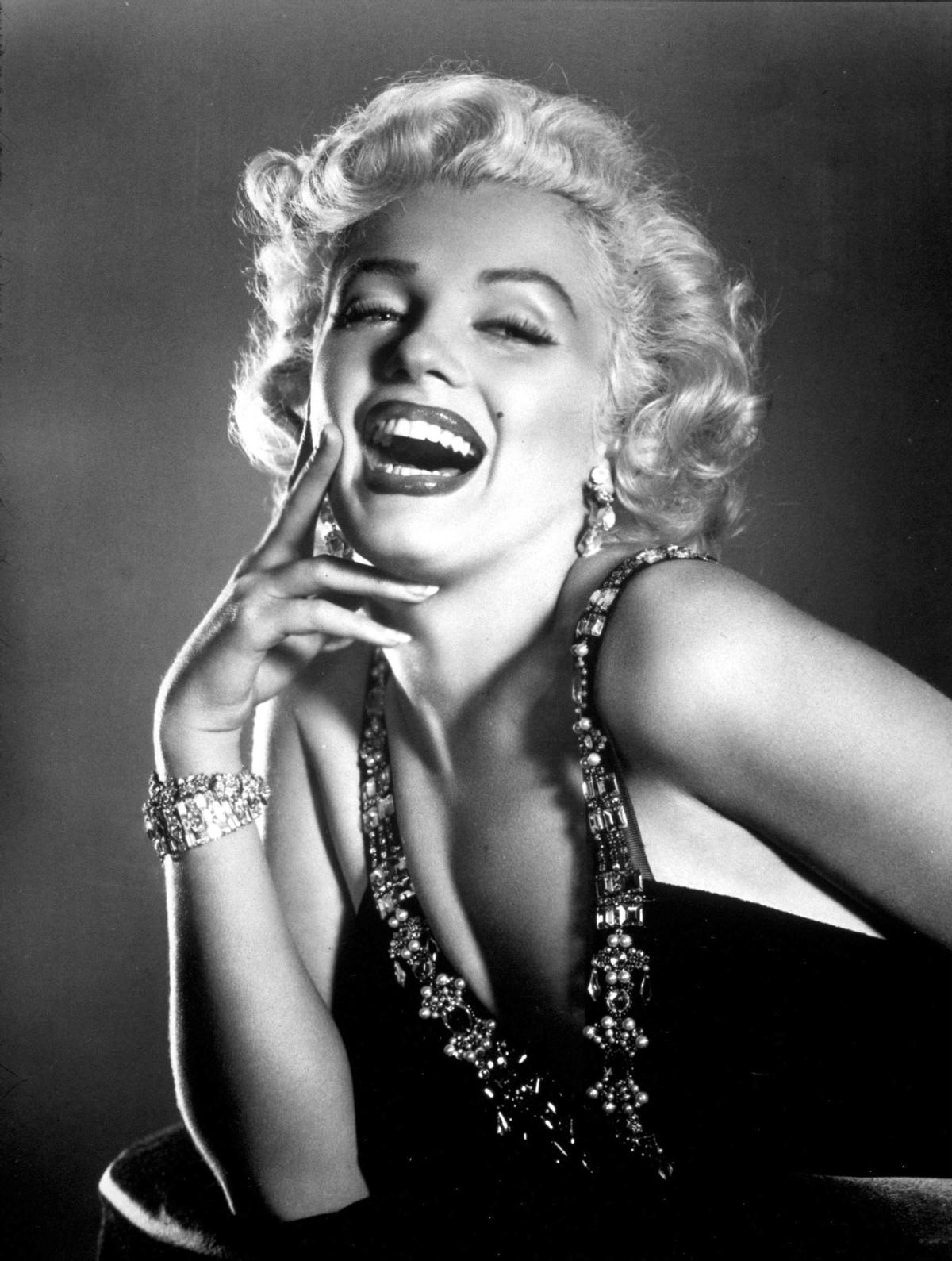 Jornal espanhol divulga foto de Marilyn Monroe morta :: Notícias de MT