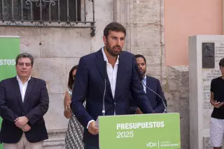 Antelo presume de cerrar el centro de menores de Santa Cruz ante sus colegas de Vox