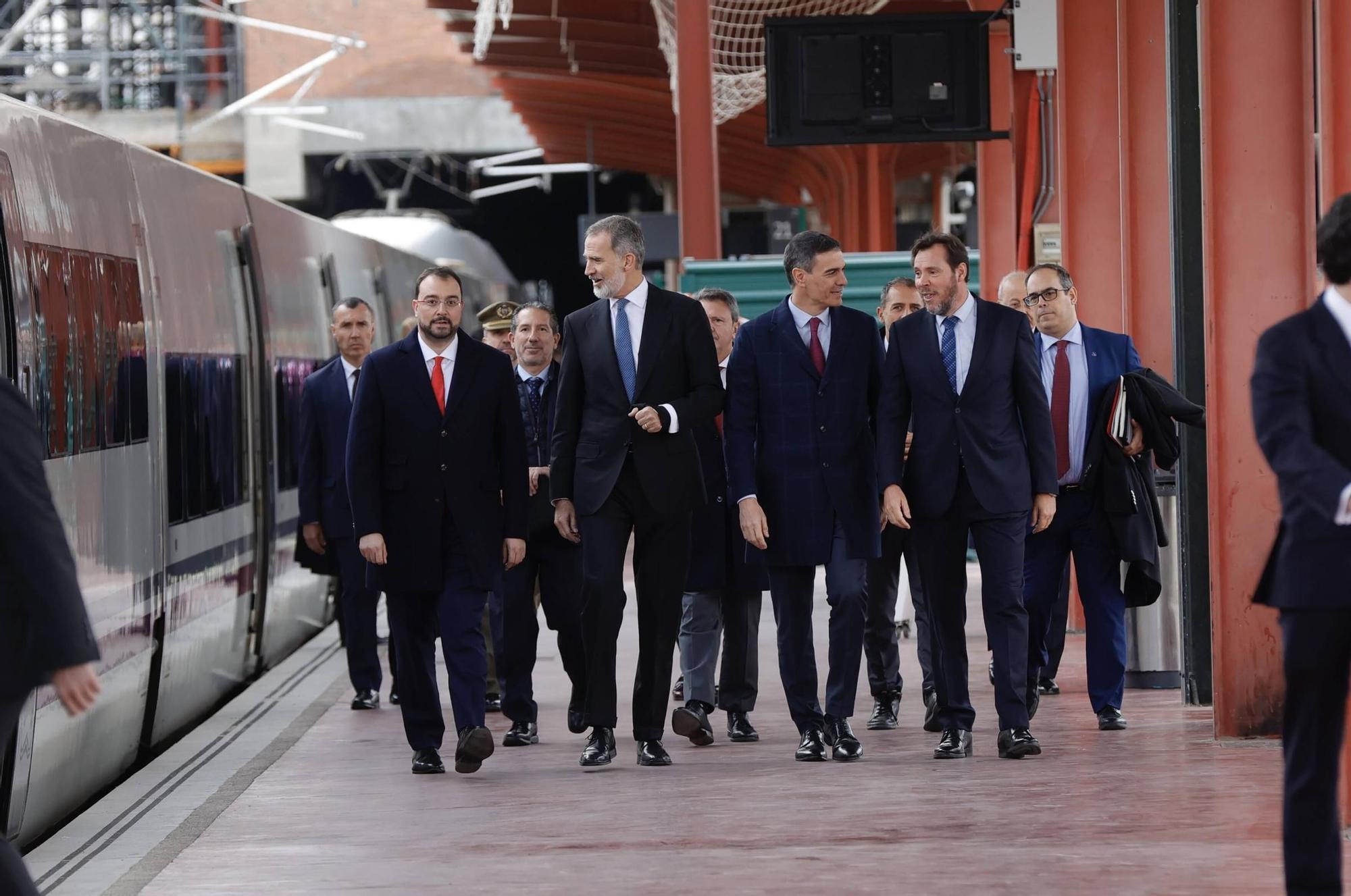 El AVE realiza su viaje inaugural de Madrid a Asturias