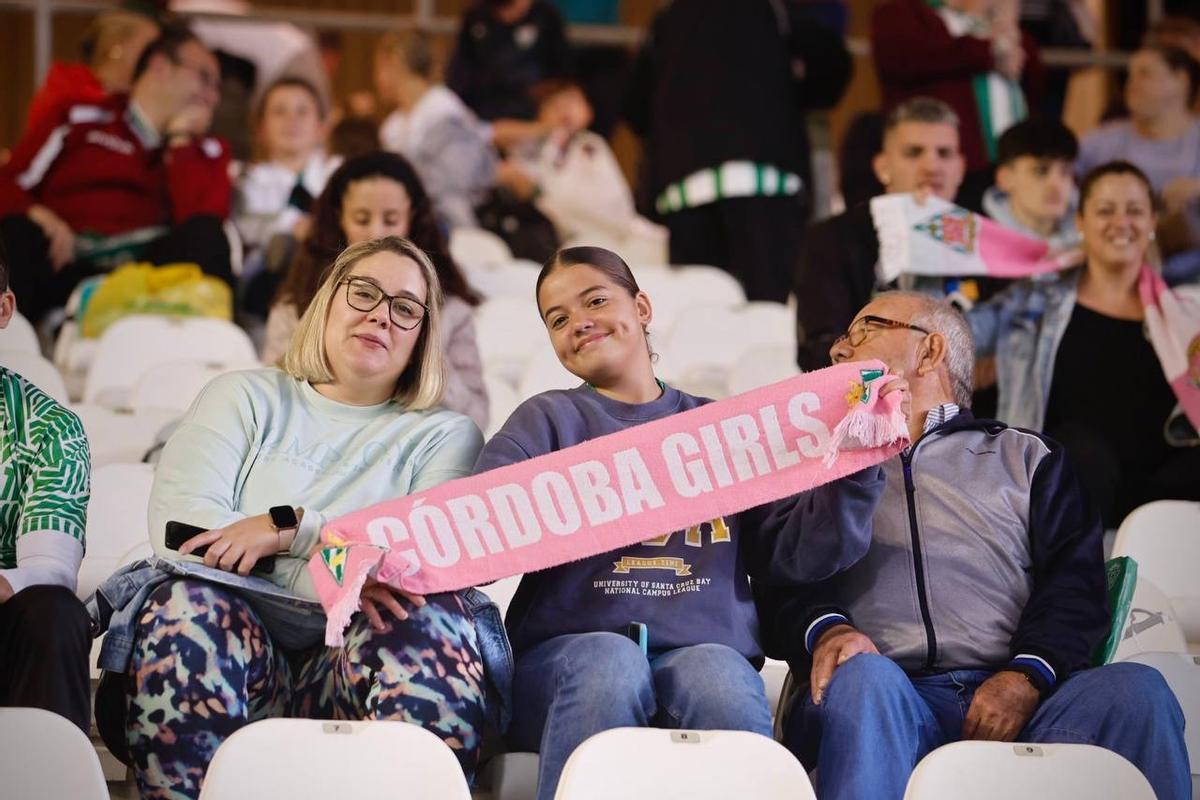 Córdoba CF-Cartagena | Las imágenes de la afición blanquiverde en El Arcángel