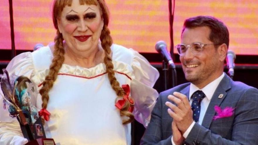 Pedro Padilla El Choza pronunció el pregón del Carnaval de Los Realejos; en la foto, junto al alcalde.