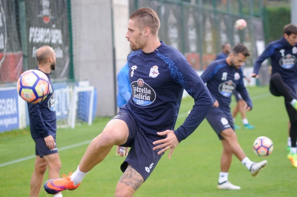 El Deportivo mantiene el planteamiento para el partido en el Camp Nou