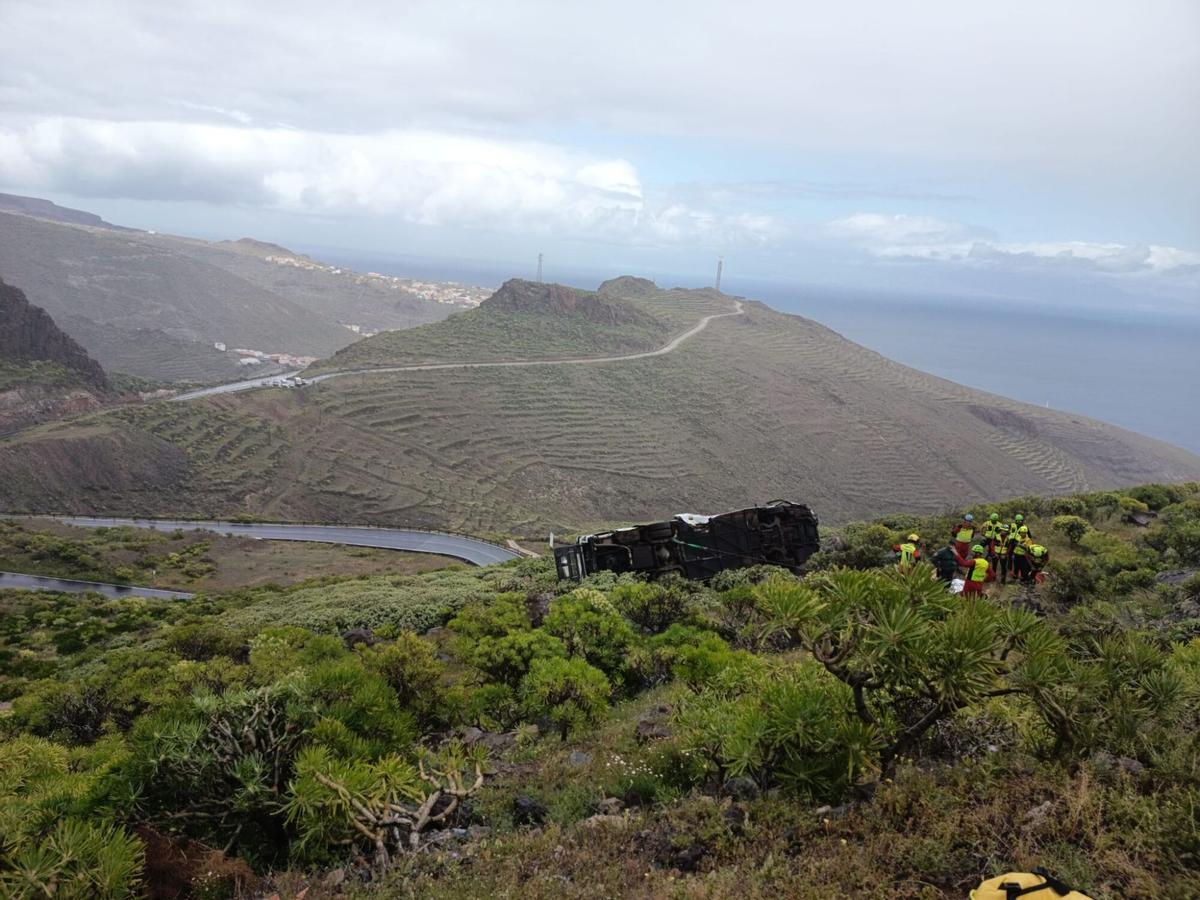 Una autobús se precipita en San Sebastián de La Gomera