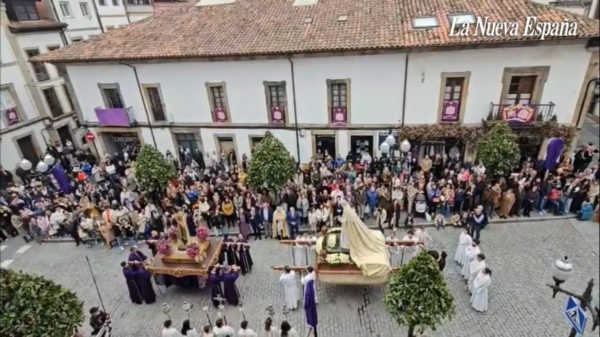 El Resucitado pone fin a una Semana Santa multitudinaria en Villaviciosa: "Nunca vi tanta gente de fuera"