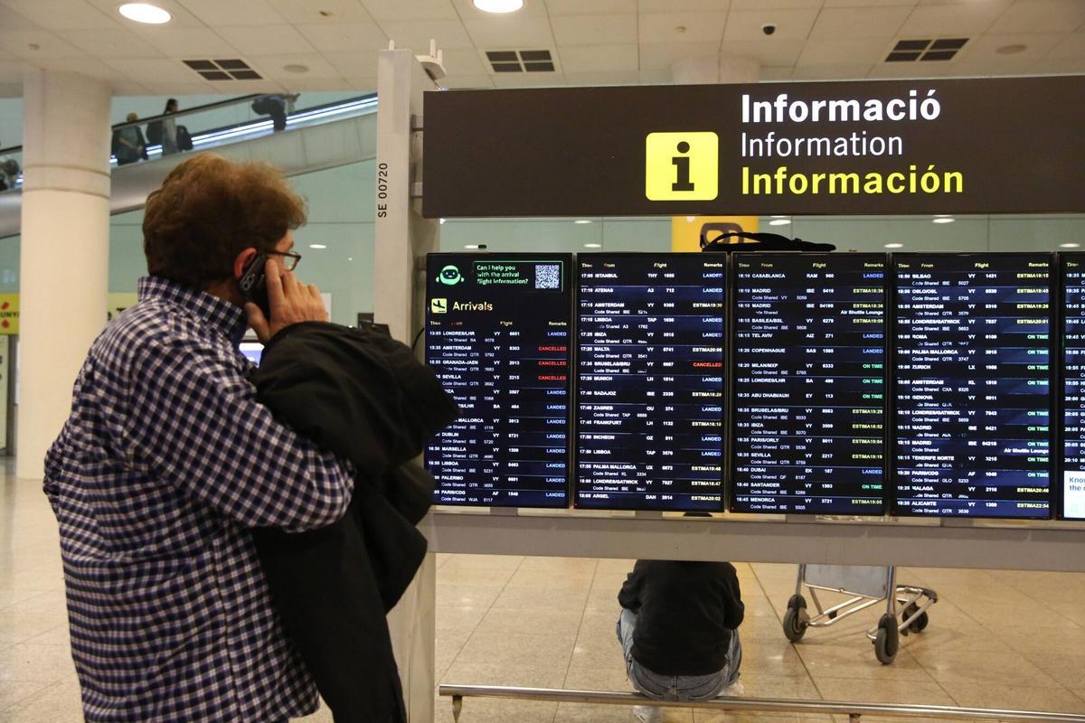 El temporal de fuertes lluvias en Barcelona y resto de Catalunya ha provocado al menos 47 cancelaciones y dos desvíos de vuelos, además de numerosos retrasos en el aeropuerto de Barcelona-El Prat