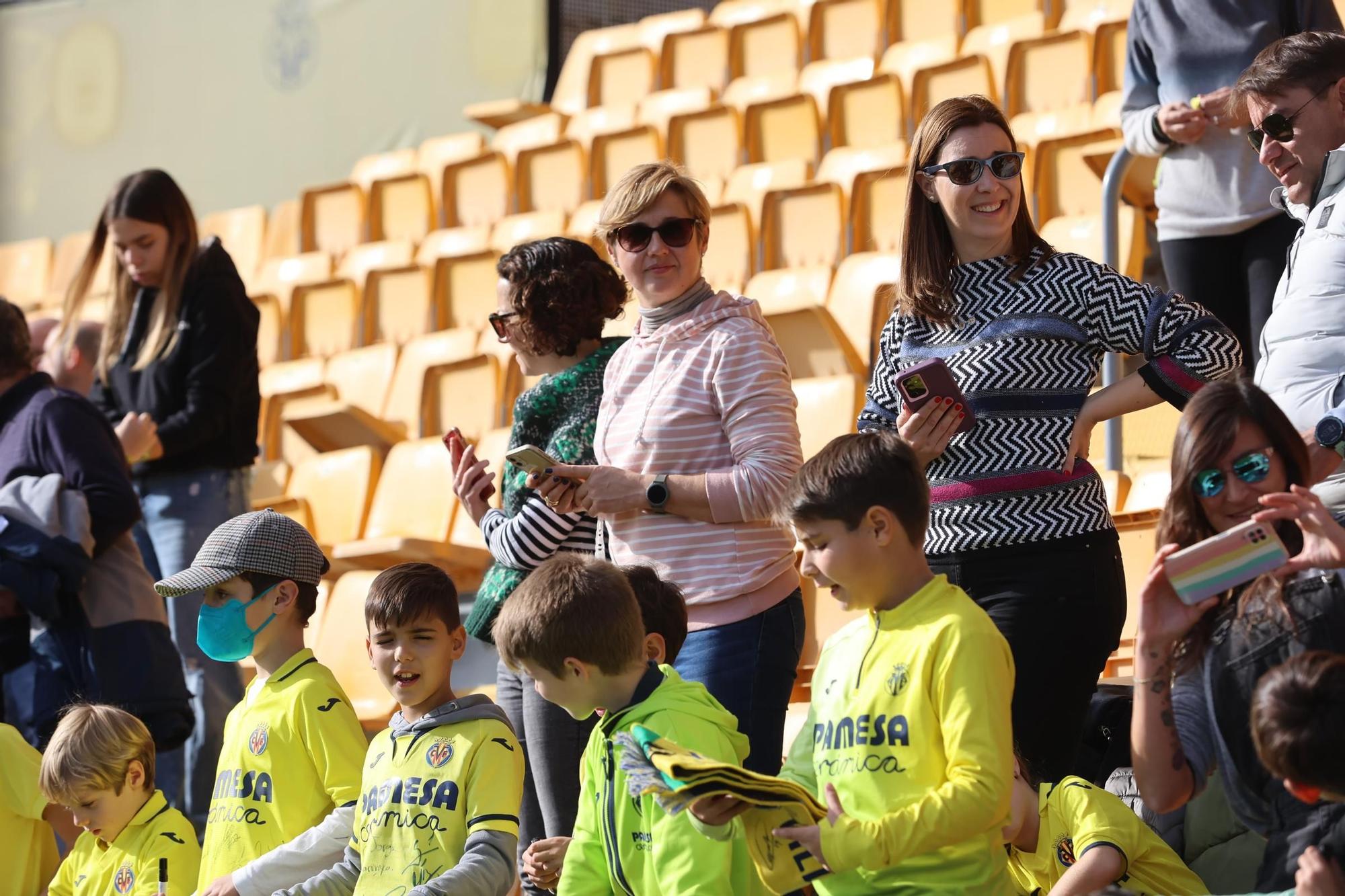 Así ha sido el entrenamiento navideño del Villarreal a puerta abiertas