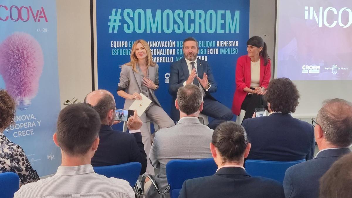 López Aragón, López Abad y González Veracruz, ayer en la Croem.