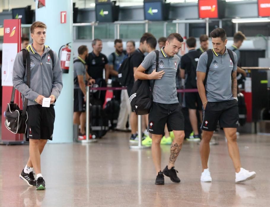 El equipo vigués despega desde Peinador para arrancar la gira italiana, que dirará diez días y en la que se enfrentará a Fiorentina, Pisa, Pescara, Milan y Sassuolo