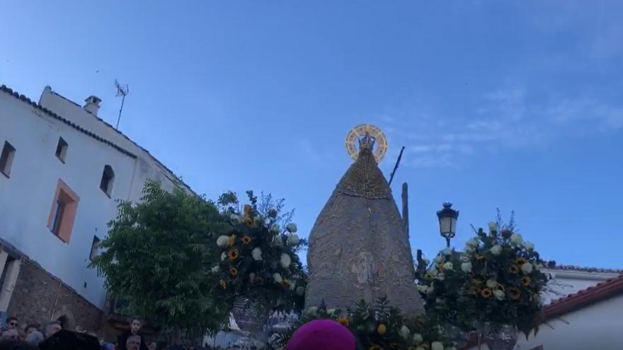 Vídeo | La Virgen de la Montaña hace su entrada en Caleros