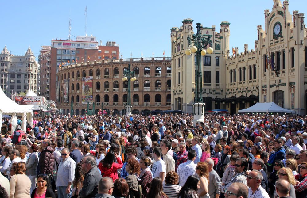 Ambiente fallero en las calles de València