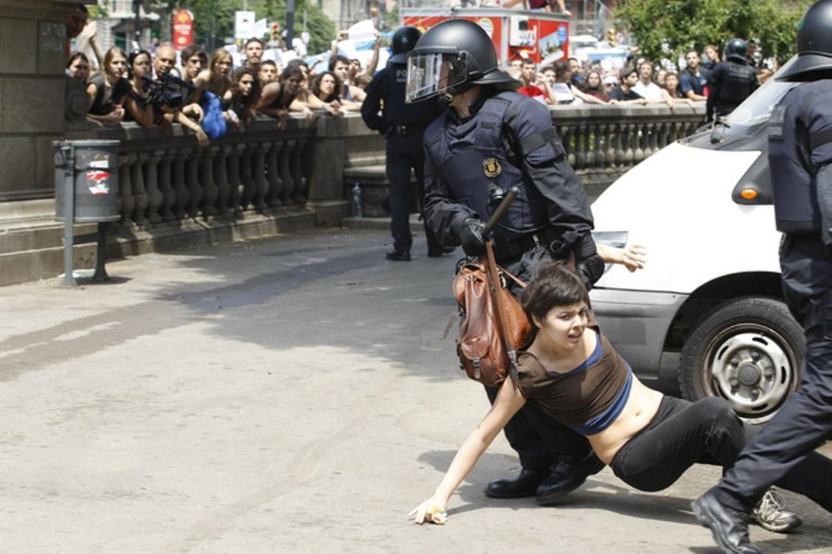 El desallotjament de la plaça de Catalunya, vist per Ricard Cugat.