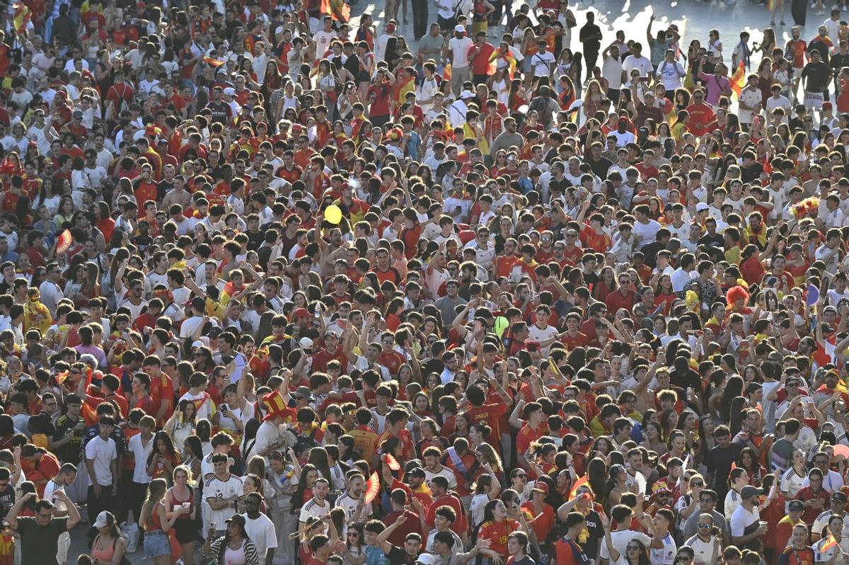 En imágenes | Zaragoza se vuelca con La Roja en la final del Mundial