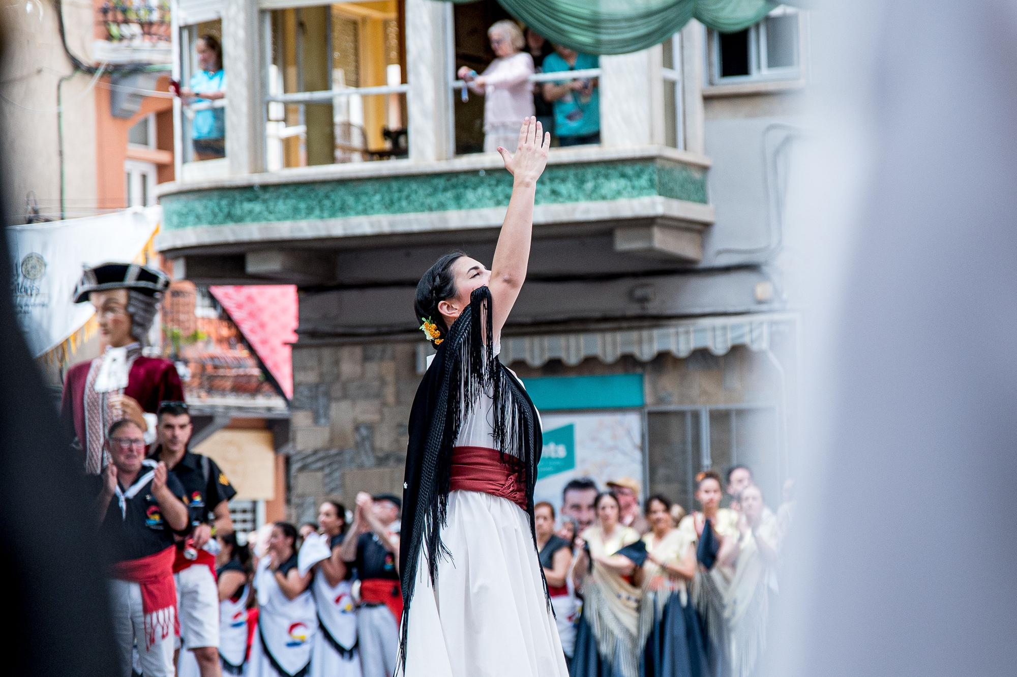 Troba't a les fotos del multitudinari ball de gitanes de Sant Vicenç