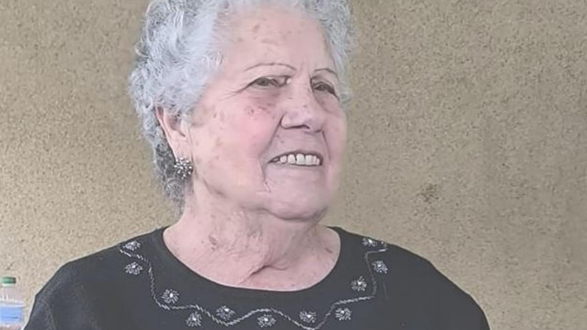 Carmen, la mujer fallecida, en la imagen con la que sus vecinos la despidieron en redes.