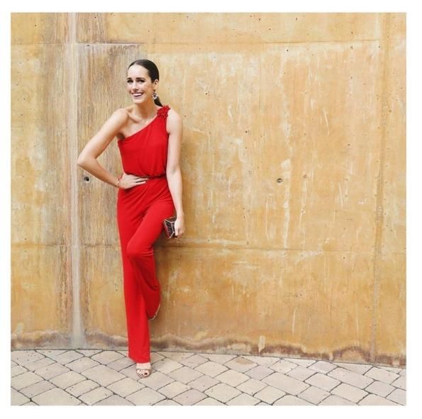 Louise Roe con bolso de Yliana Yepez