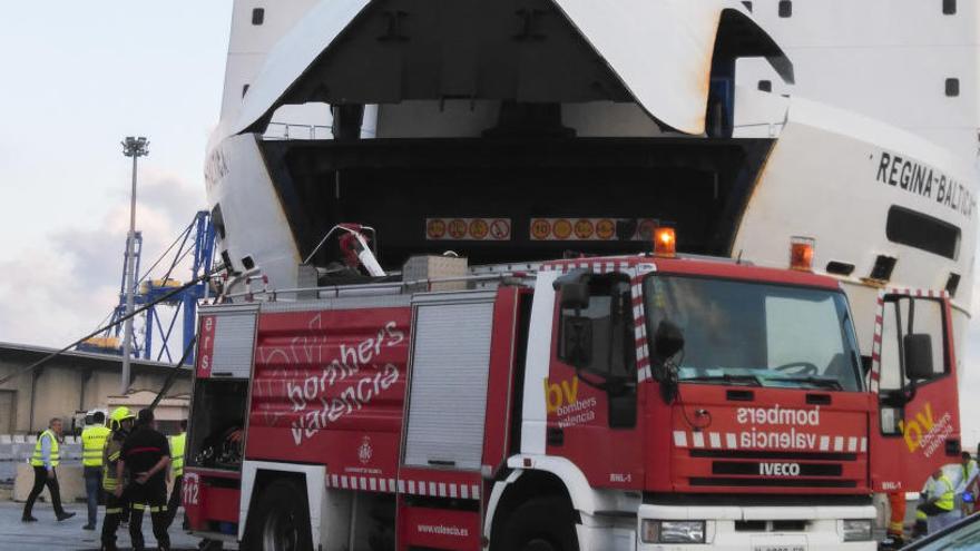 Tres intoxicados al arder la sala de máquinas de  un ferry que iba a Argelia