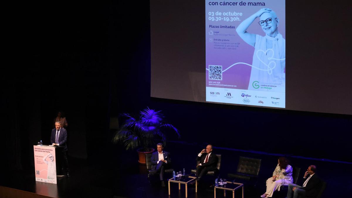 Inauguración de las I Jornadas para Pacientes con Cáncer de Mama en la Diputación de Málaga
