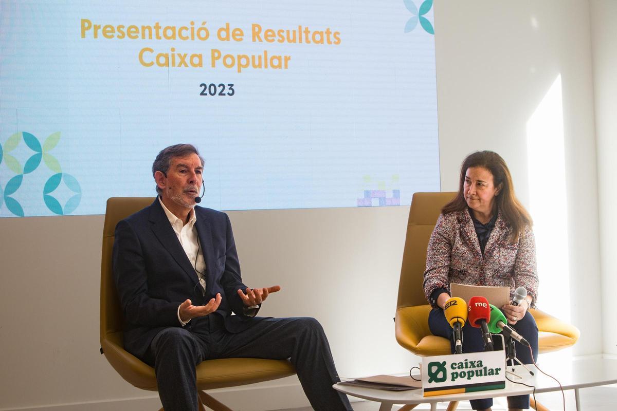 Rosendo Ortí e Isabel Jiménez, directora de la Fundación de Estudios Bursátiles, hoy