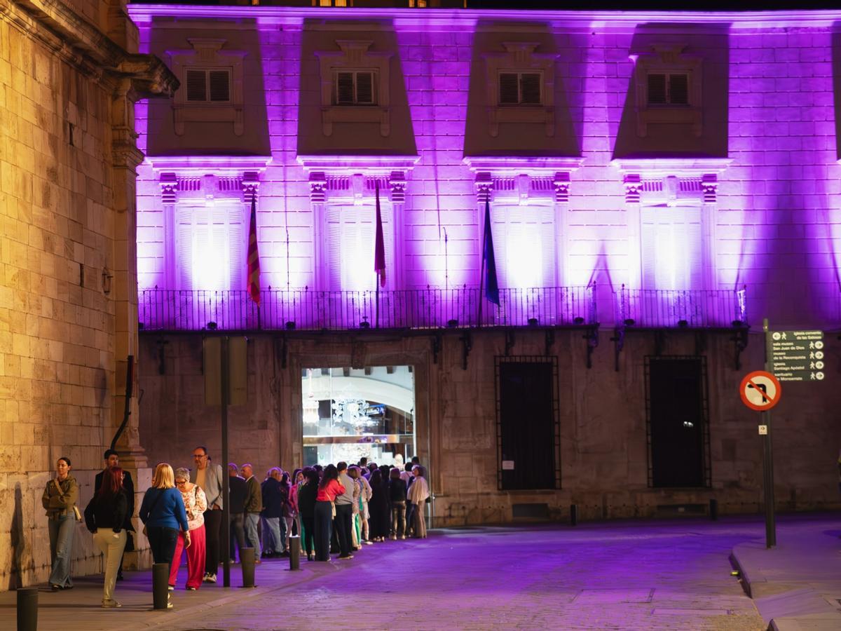 Iluminación especial en la fachada del Ayuntamiento en una edición anterior