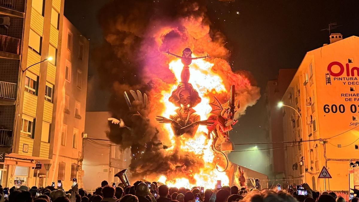 La falla Diana, envuelta en llamas