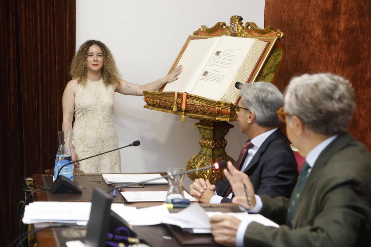 La concejala del PSOE Rosa María Flores Blancar, durante su toma de posesión del cargo de diputada este miércoles.