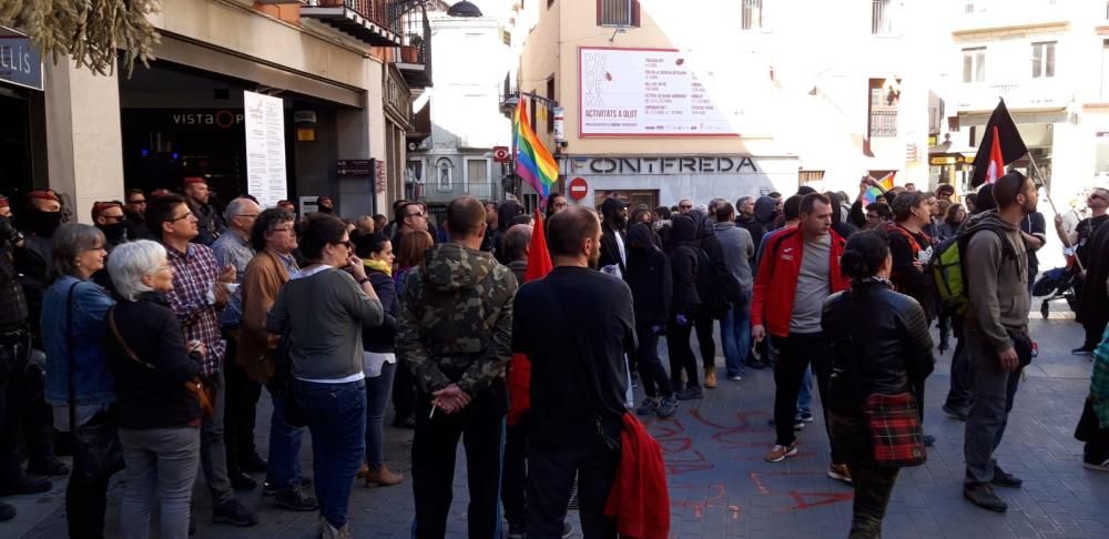 Manifestació contra una parada de VOX a Olot