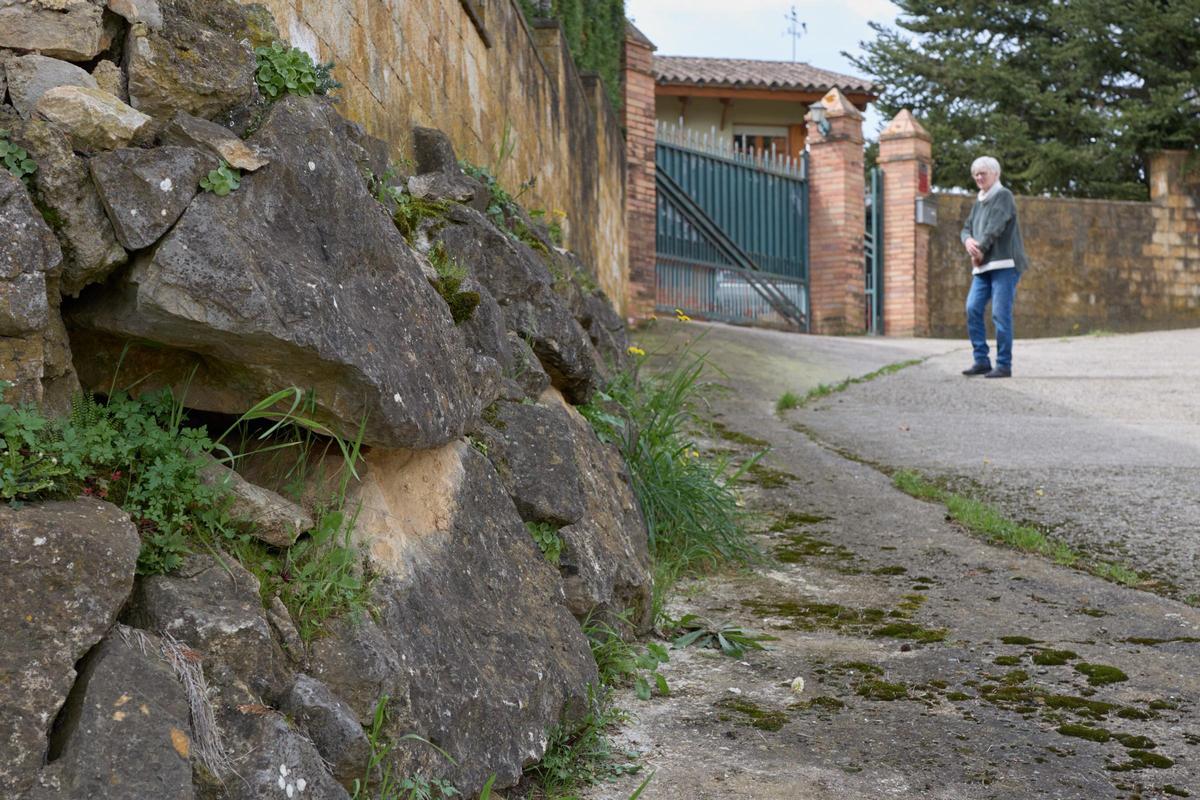 Les fotos dels desperfectes en una casa per les obres de la variant d'Anglès