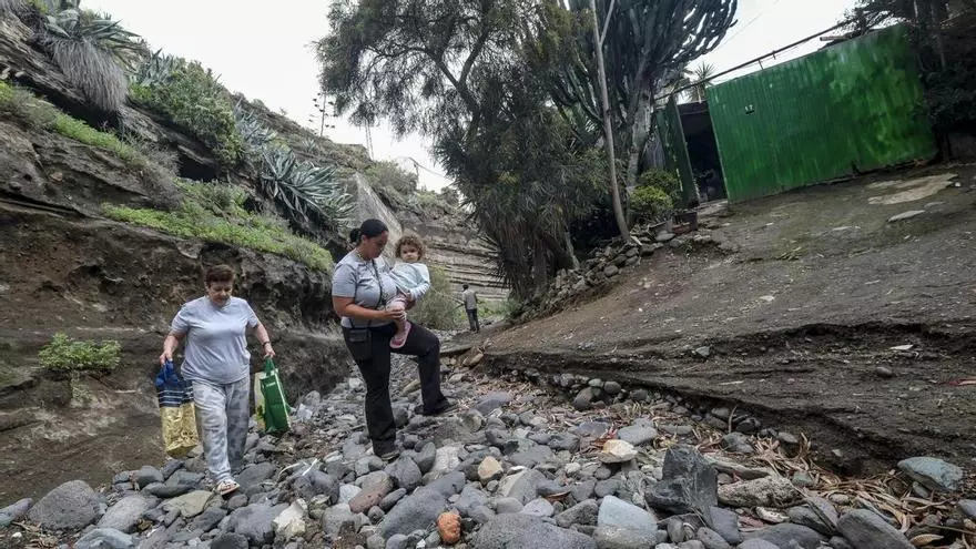 Vecinos aislado en Las Goteras tras la borrasca Therese