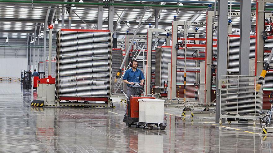 Centro de producción de Porcelanosa, en una imagen de archivo. | LEVANTE-EMV