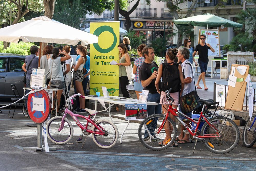 Por primera vez el municipio de Ibiza se ha adherido a la acción Park (ing) Day, que ha consistido en la transformación de tres aparcamientos en zonas de ocio.