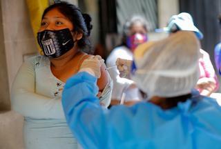 Cae número de hospitalizados en Perú por Covid-19
