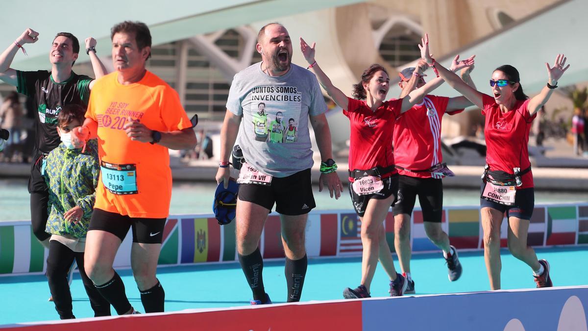 ¡Busca tu foto! Llegada del Maratón Valencia 2021