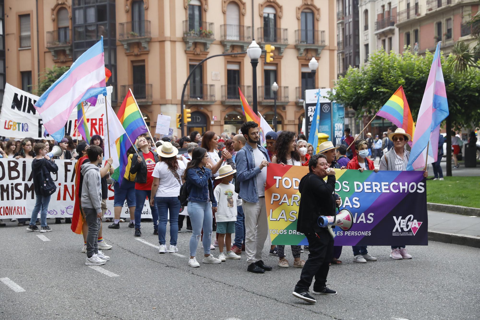 En imágenes: así fue la manifestación del orgullo LGTB en Gijón