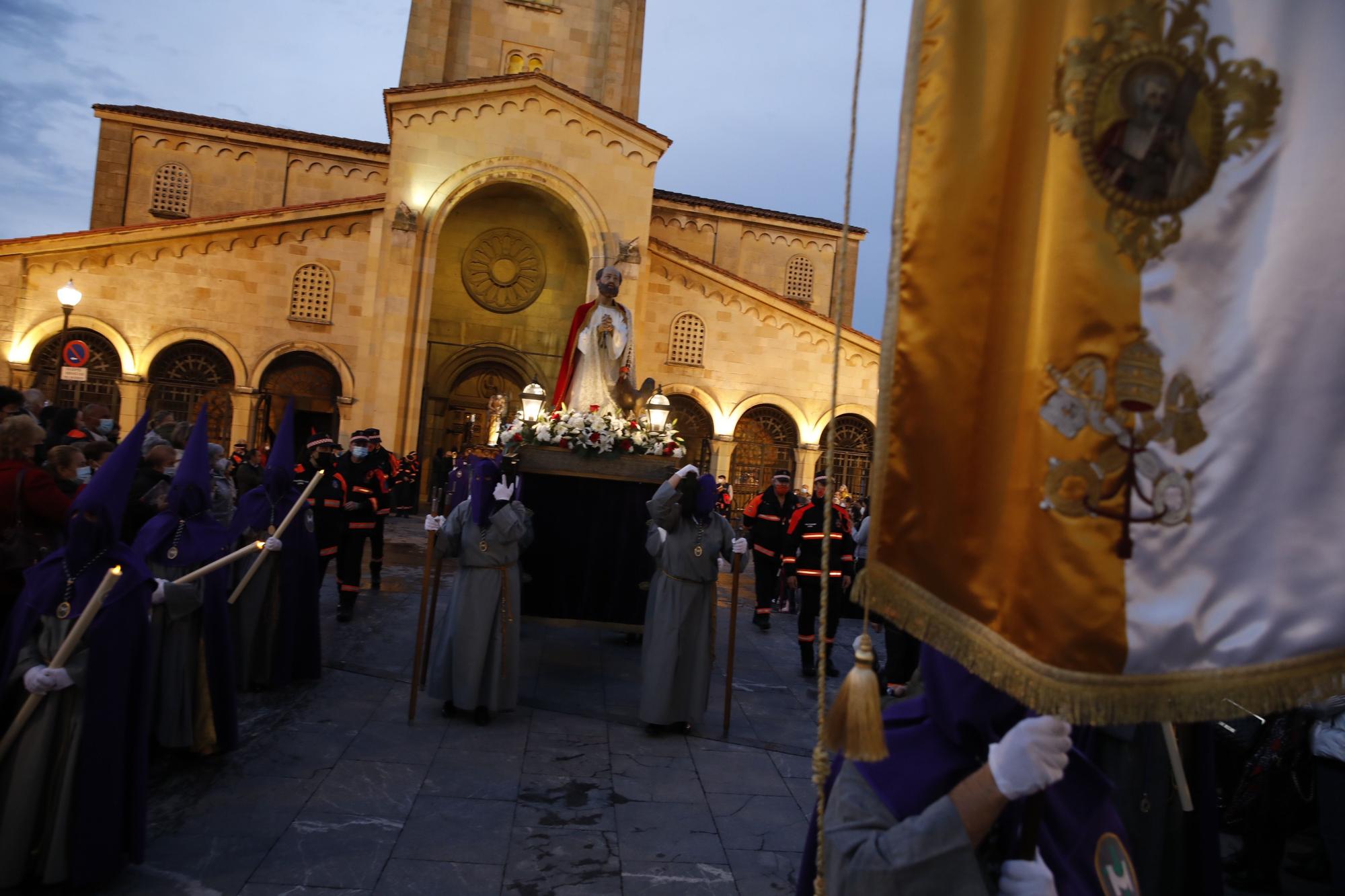 En imágenes: Procesión de Martes Santo en Gijón