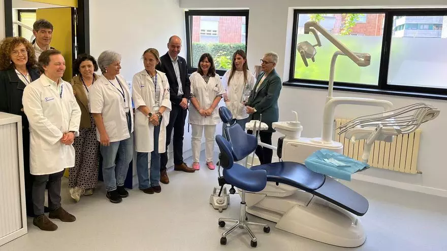 La consejera de Salud, en el centro de salud Parque-Somió, para presentar la culminación de la nueva red asistencial del programa de salud bucodental