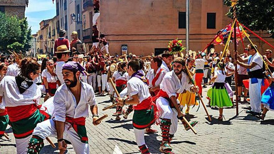 Bastoners d&#039;Esparreguera, un dels elements folklòrics de la festa major