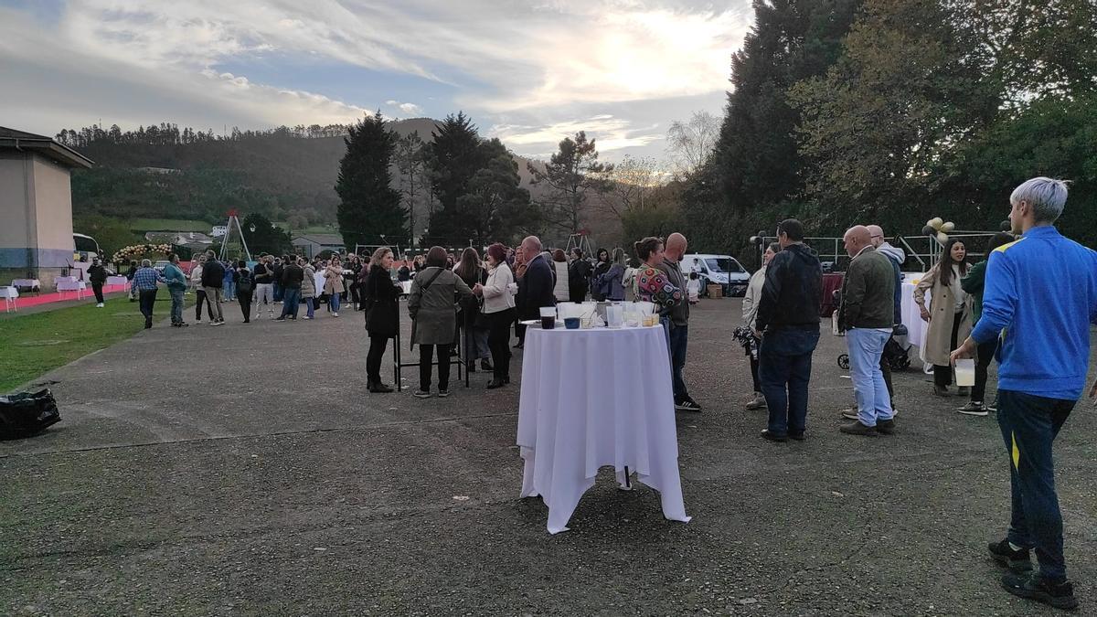 La fiesta de aniversario en el patio del colegio Darío Freán.