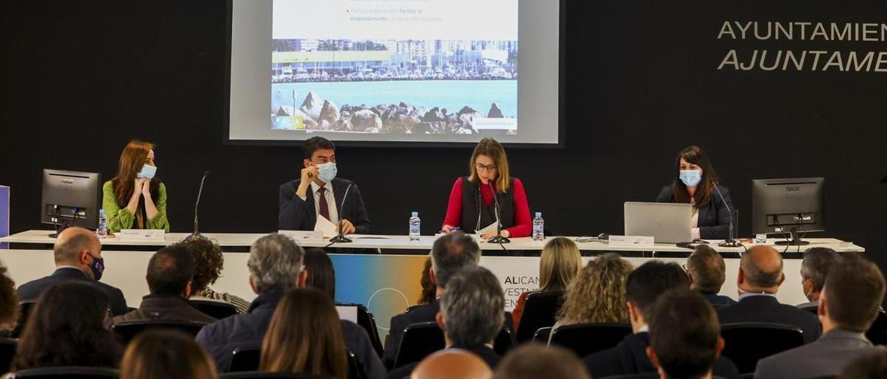 El alcalde, Luis Barcala, durante el acto de presentación de la oficina, que se celebró este miércoles en Puerta Ferrisa