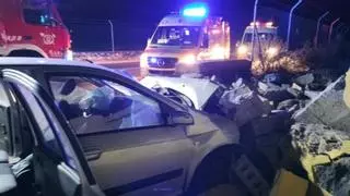 Muere una mujer y dos heridos graves al chocar un coche contra un muro en Tenerife
