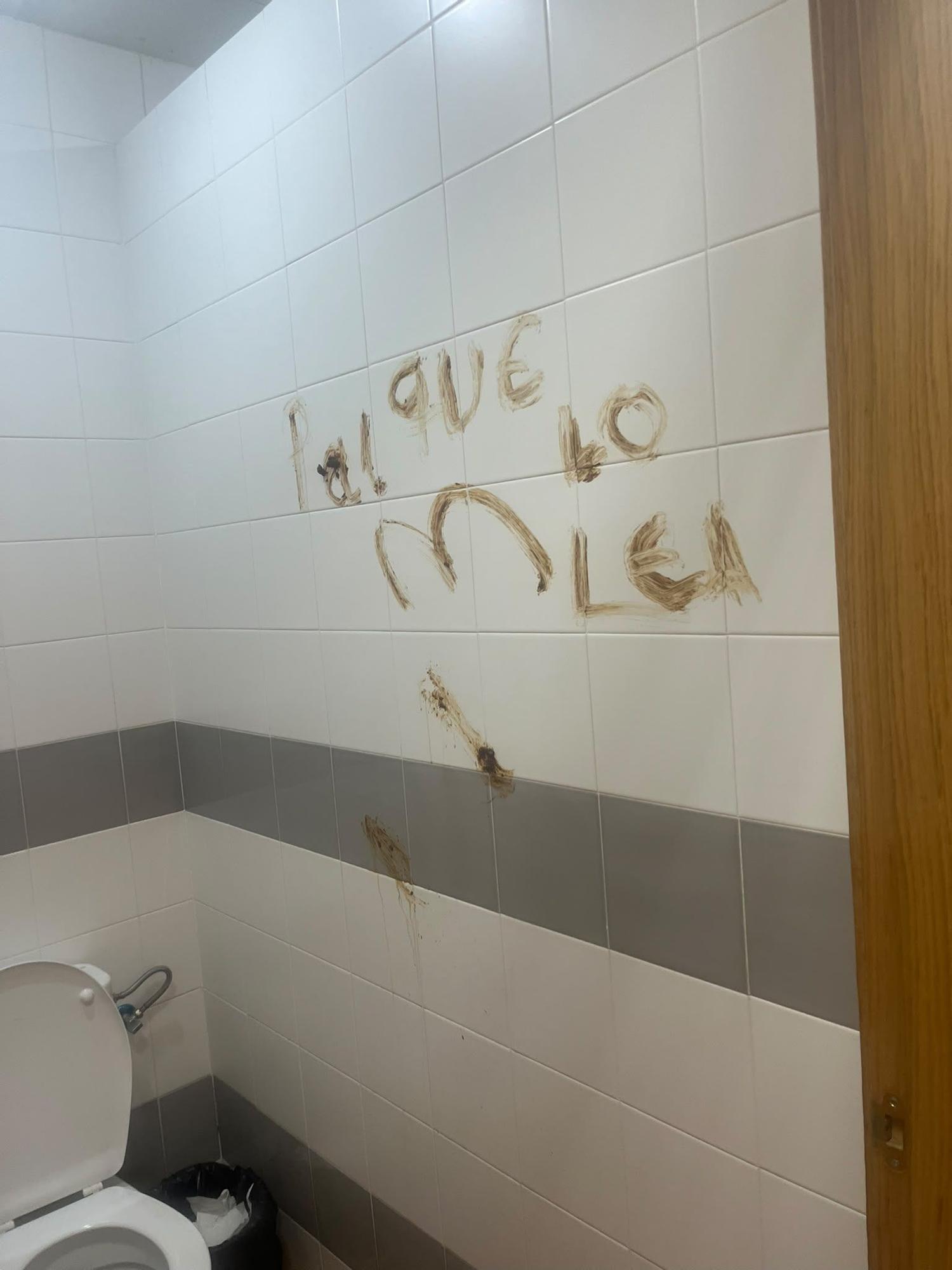 Actos vandálicos ocurridos en los baños de la piscina municipal de Piornal.