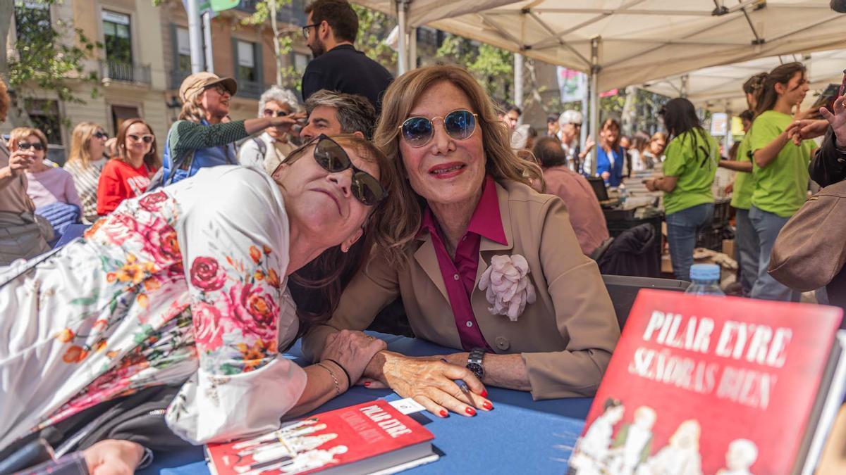 Los escritores firman sus libros por Sant Jordi