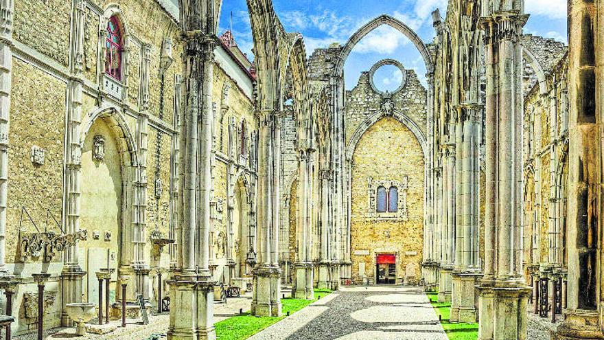 Ruinas del convento Do Carmo, derruido en el terremoto de Lisboa de 1755.